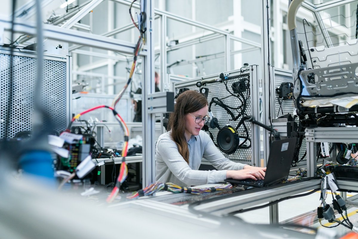 AI answer engines run on retrieval and compute, and energy buyers now form shortlists inside them