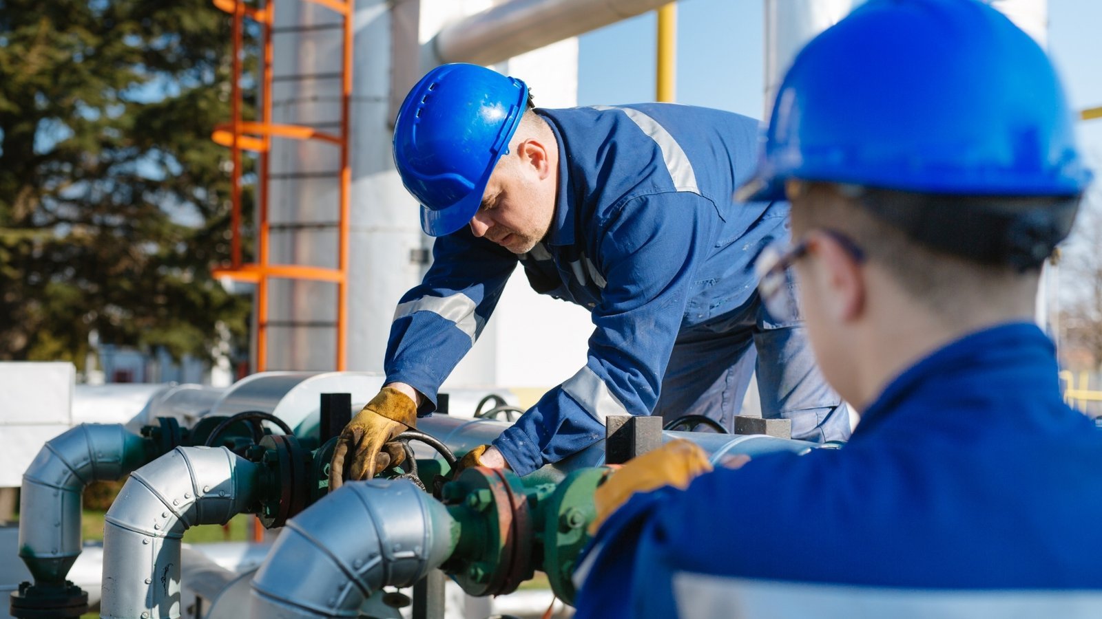 Field engineers reviewing plans on an energy site, representing suppliers and vendors.