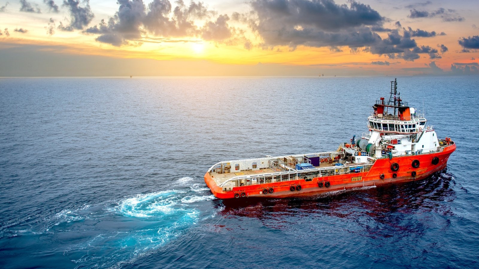 China's fuel oil story is a bunkering story: bonded stock at Zhoushan, not strategic inventory.